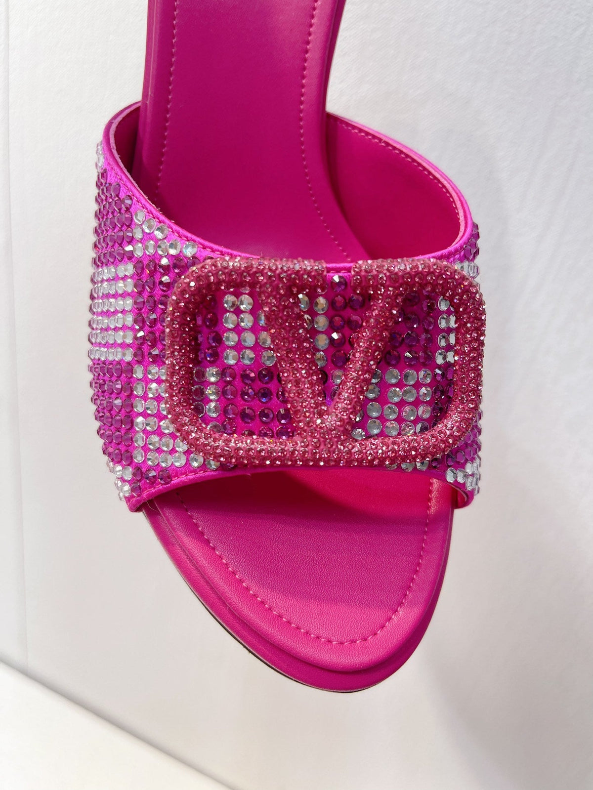 CRYSTAL EMBELLISHED MULE HEELS – HOT PINK