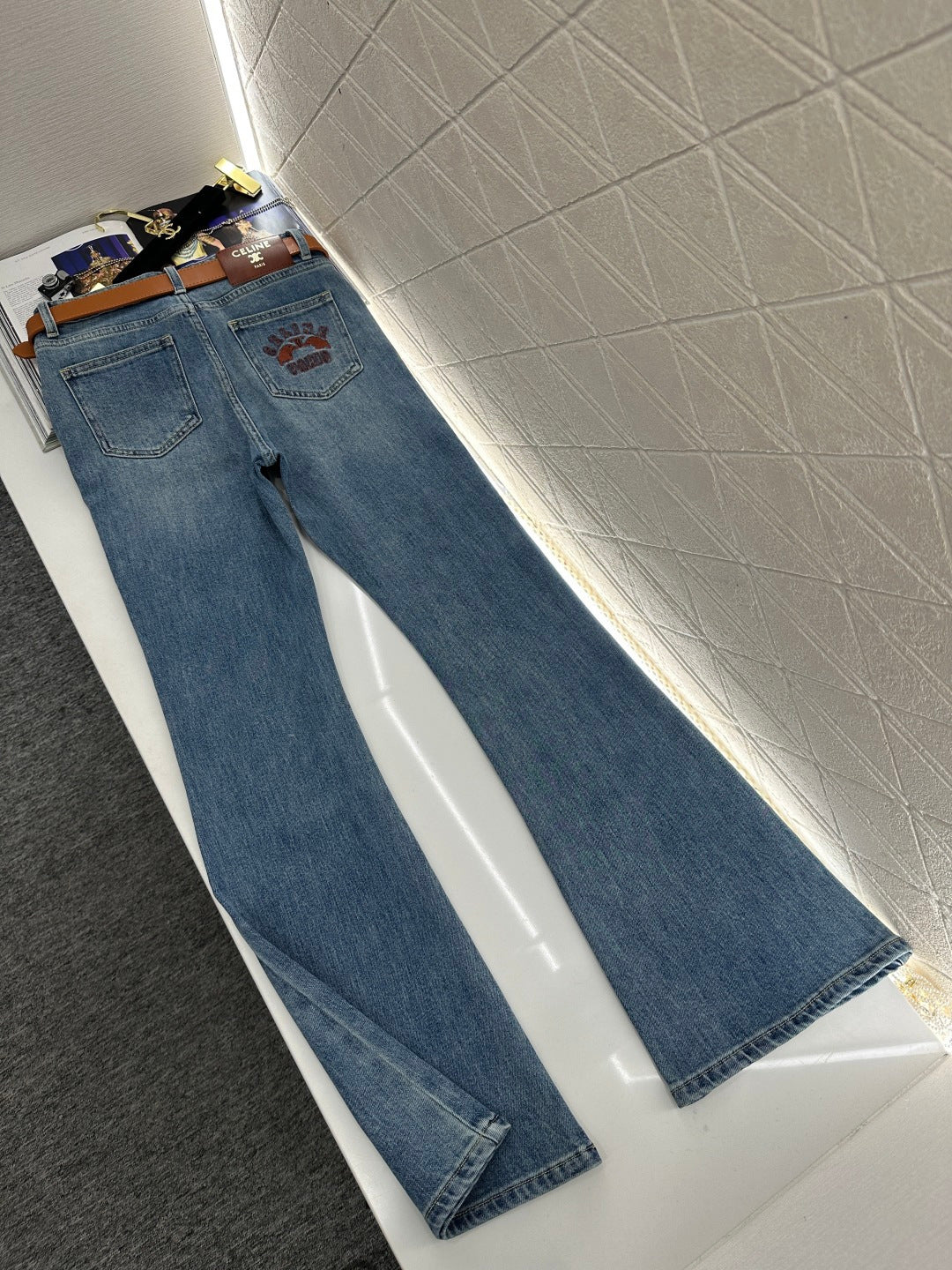 CLASSIC FLARED DENIM JEANS WITH BELT