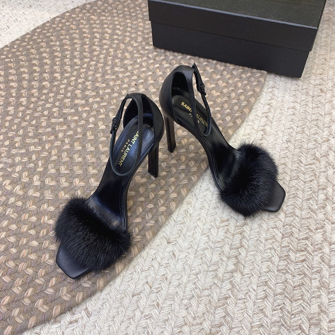 BLACK HIGH HEEL SANDALS WITH FUR DETAIL