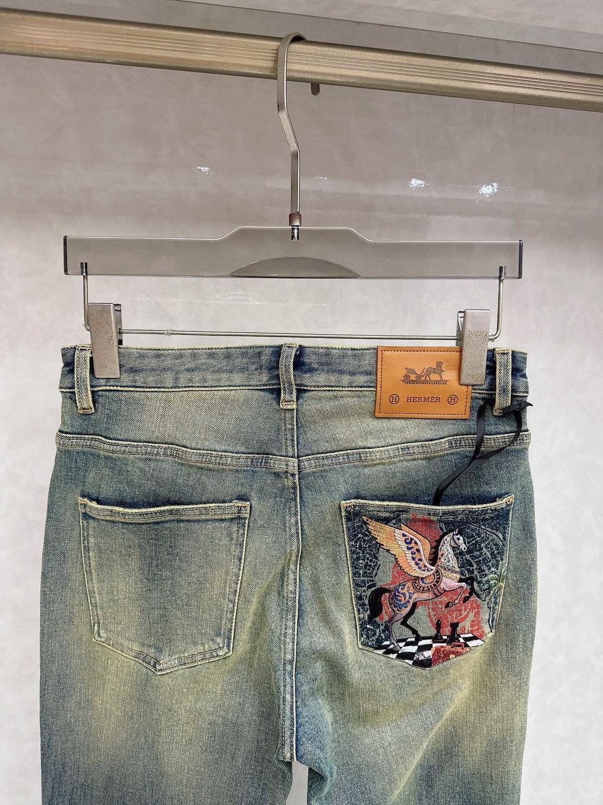 DISTRESSED DENIM JEANS WITH GRAPHIC BACK POCKET