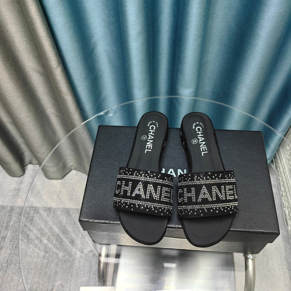 BLACK CRYSTAL SLIDES