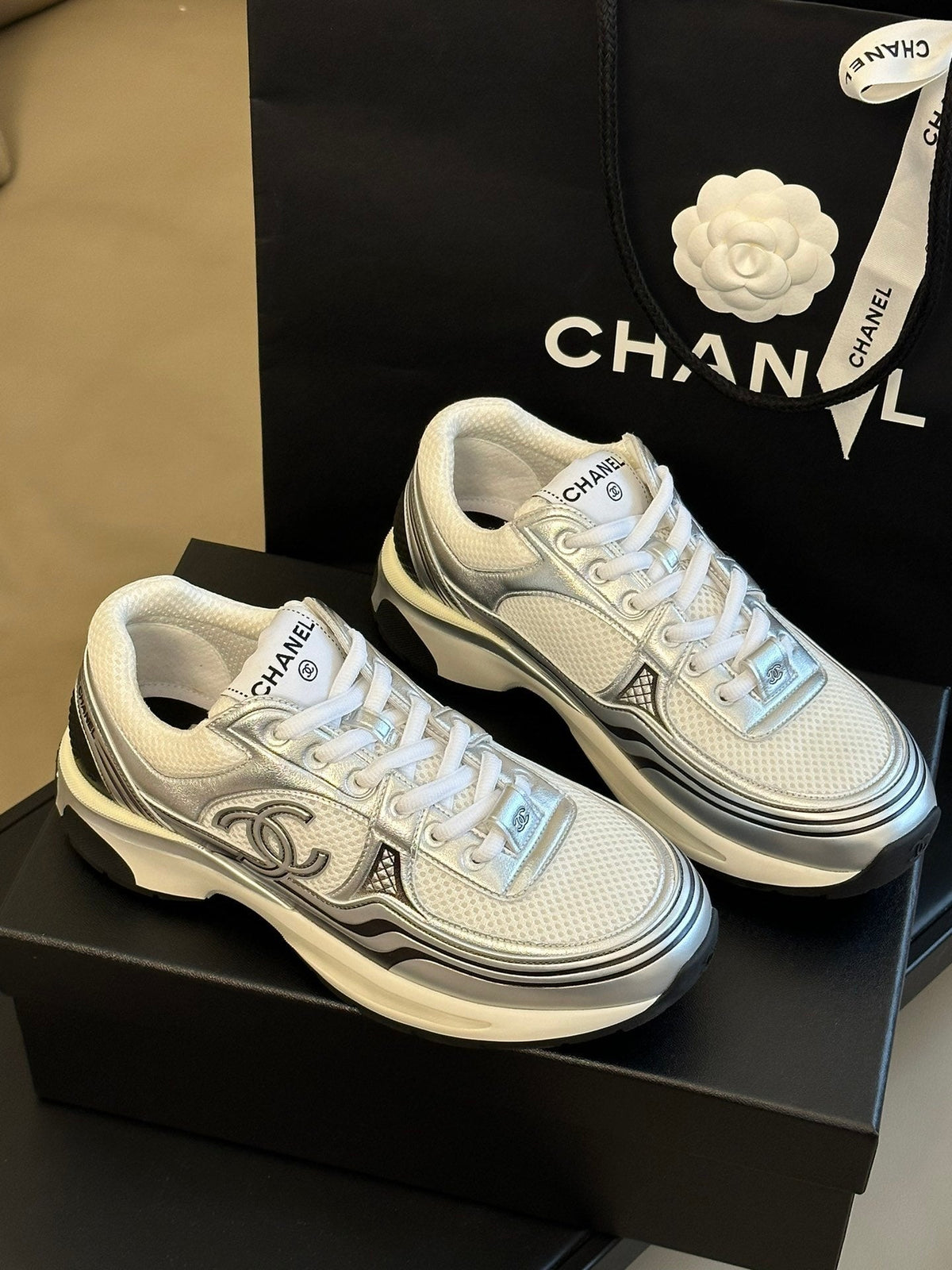 LOGO DETAIL CHUNKY RUNNER SNEAKERS