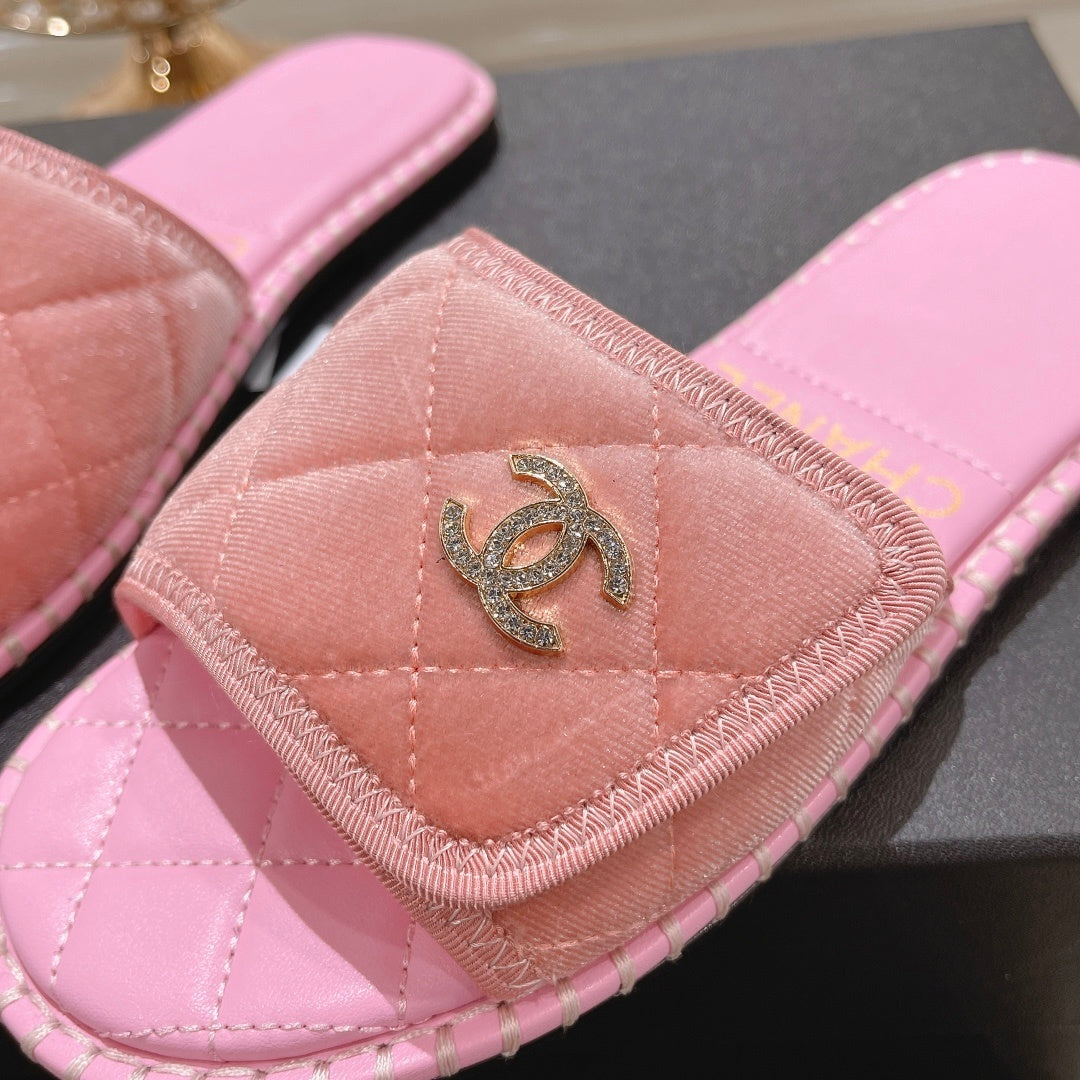 PINK QUILTED SLIDES