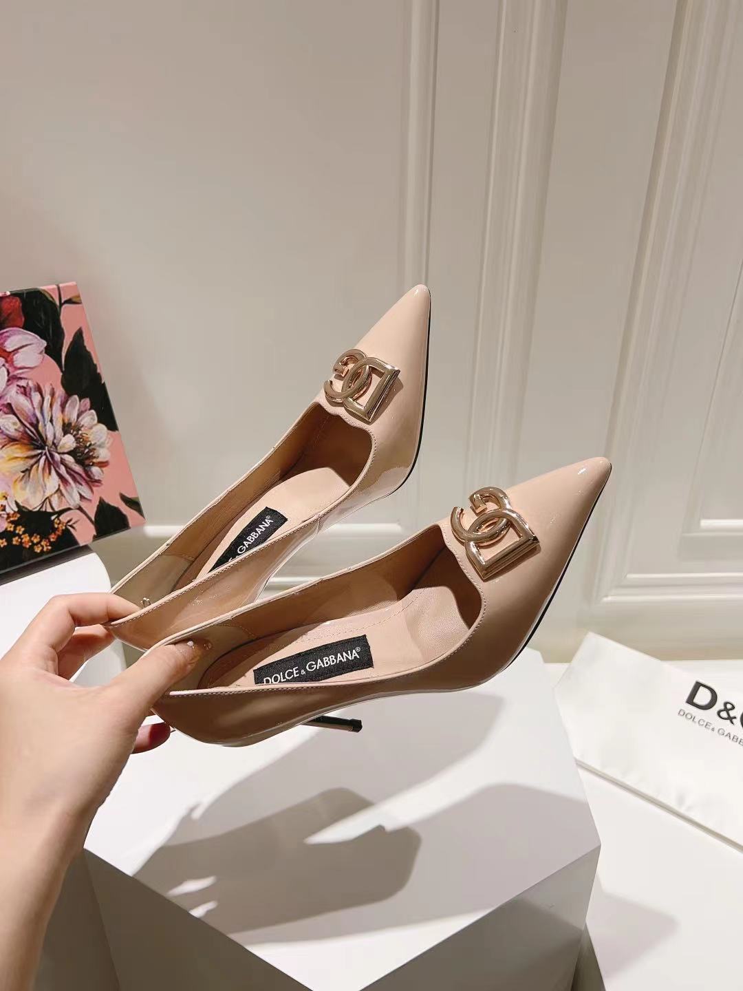 NUDE PATENT POINTED TOE HEEL PUMPS
