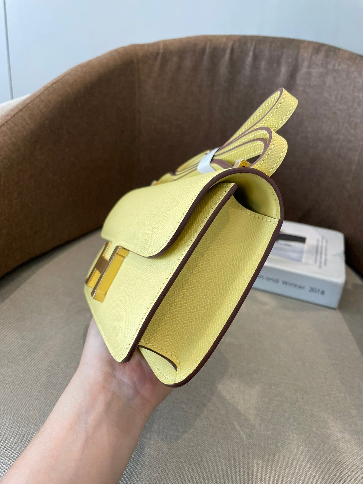 PASTEL YELLOW STRUCTURED CROSSBODY BAG