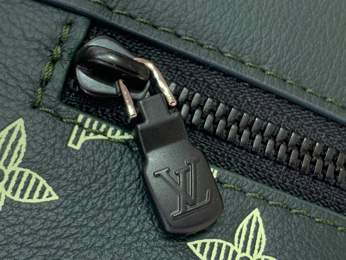 SPORTY BARREL CROSSBODY BAG