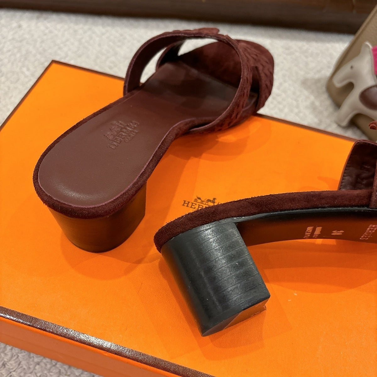 BURGUNDY SUEDE HEELED SLIDE SANDALS