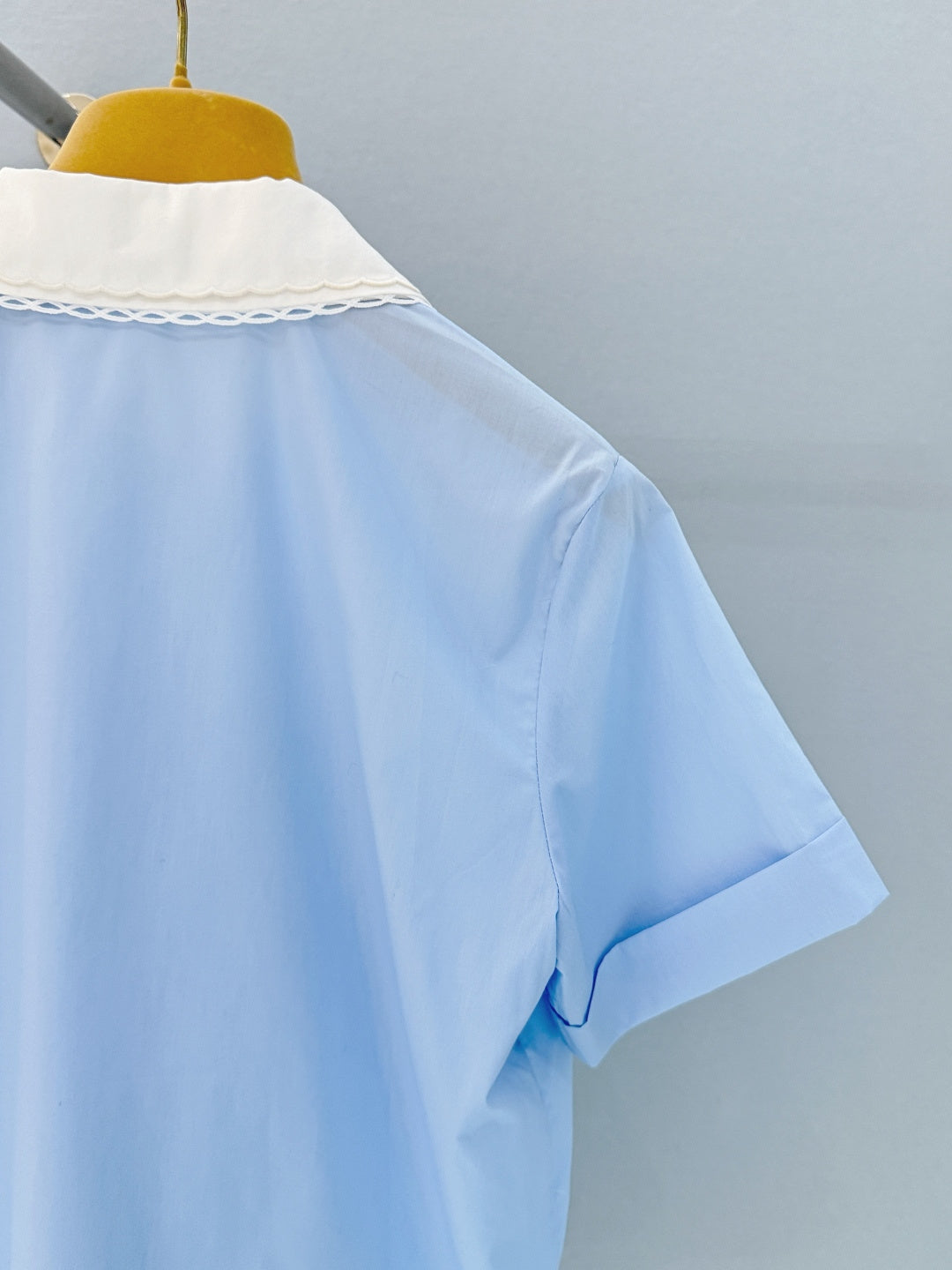 SCALLOPED COLLAR BUTTON SHIRT