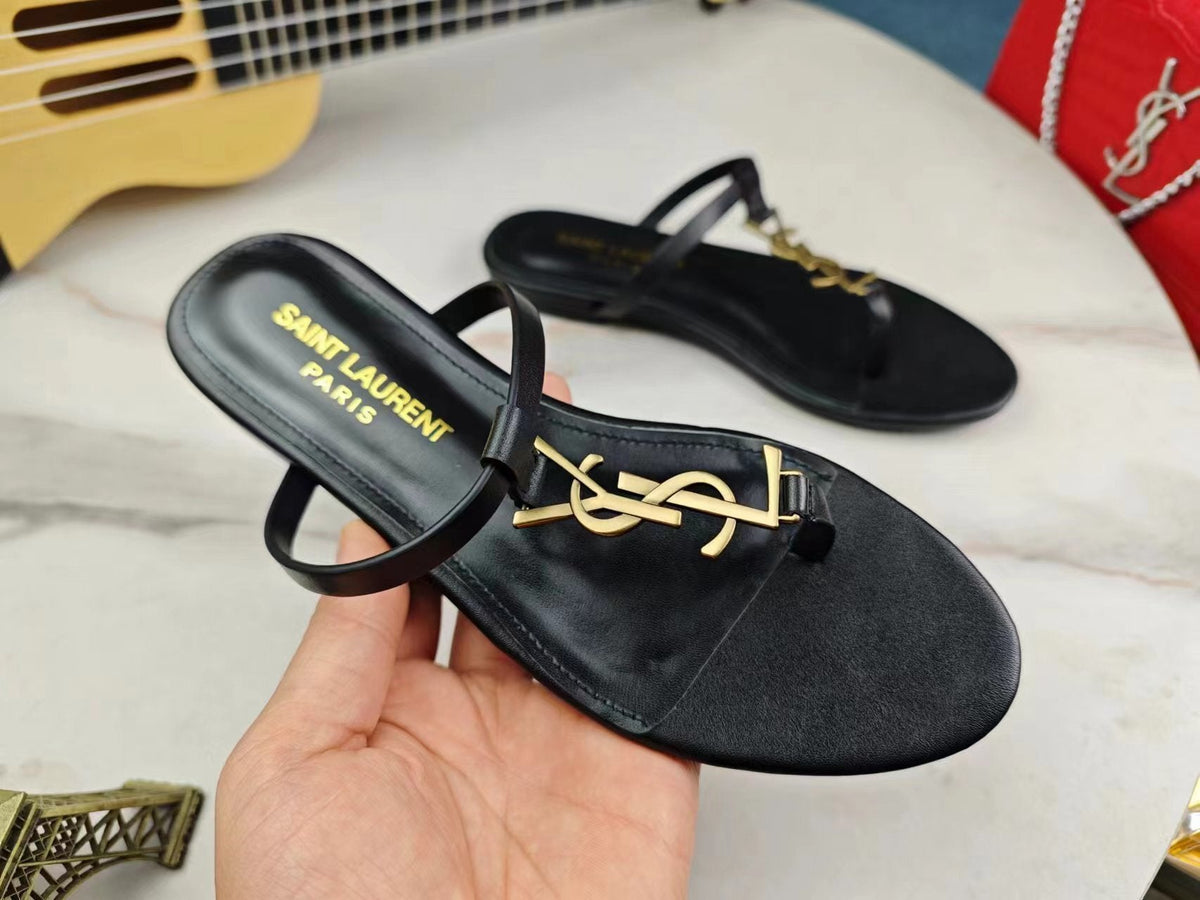 BLACK FLAT SANDALS WITH GOLD ACCENT
