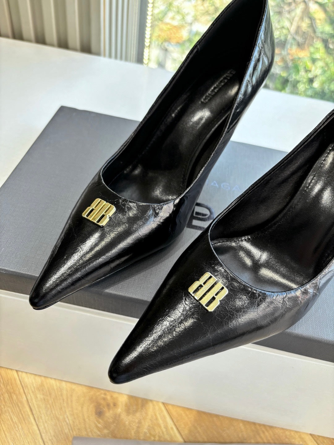 CLASSIC BLACK POINTED-TOE HIGH HEEL PUMPS