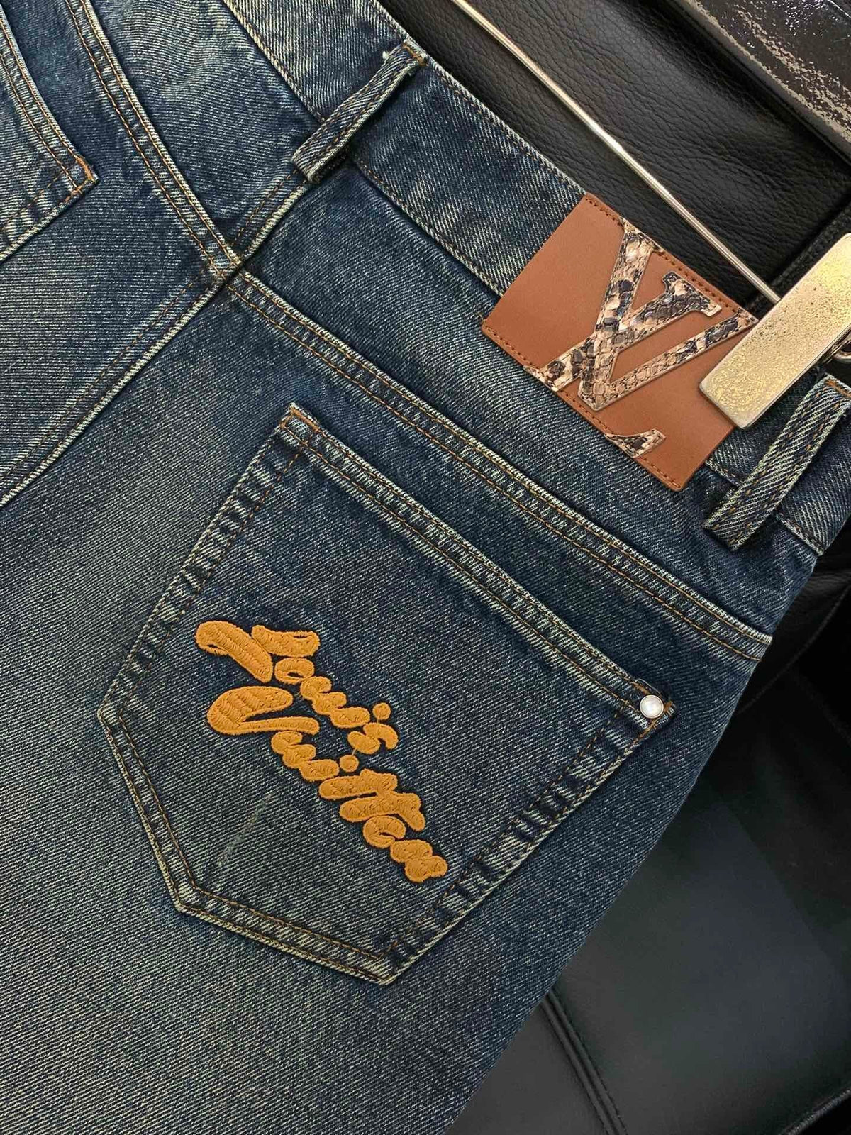 STRAIGHT-LEG WASHED DENIM JEANS