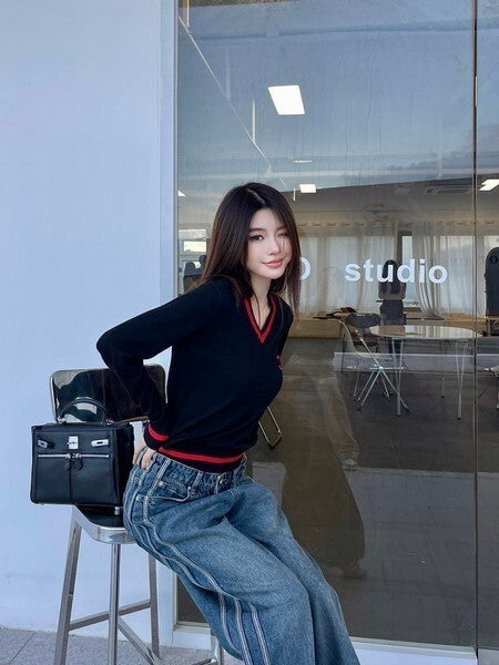 V-NECK KNIT SWEATER