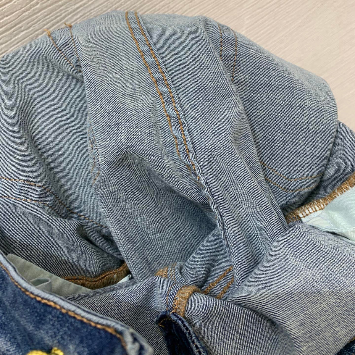 HIGH-WAIST FLARED DENIM JEANS