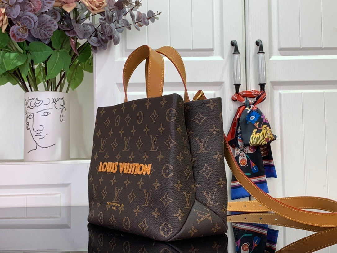 ICONIC PRINT TOTE